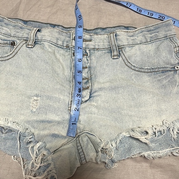 Free People Distressed Shorts 26 Button Fly Mid Rise Hope Frayed Light Blue - Picture 10 of 16